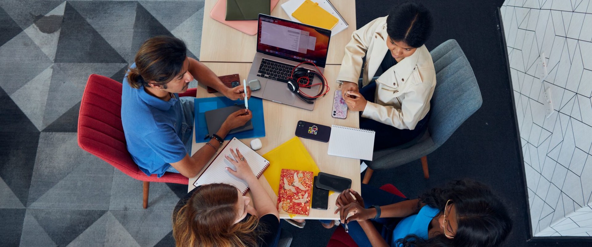 Exploring the Benefits of Study Groups and Peer Tutoring for Econometrics and Economics Degrees